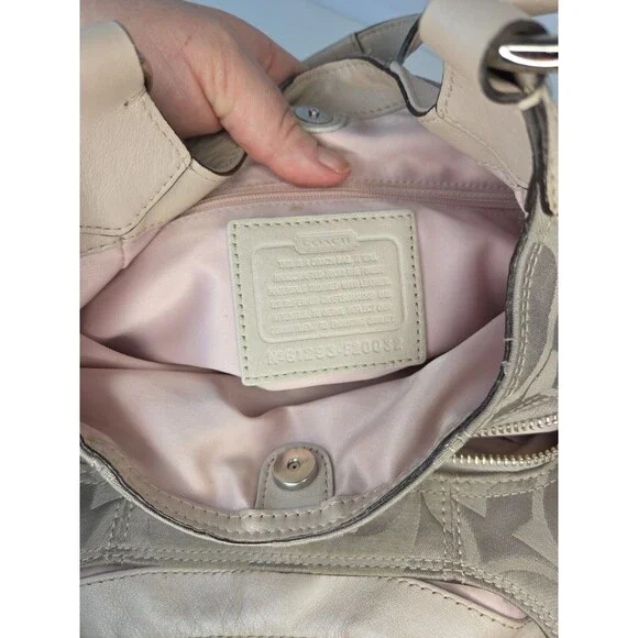Coach Signature F20032 Biege Patchwork Leather INLD PWK HOBO Silvertone Hrdw - Picture 8 of 15